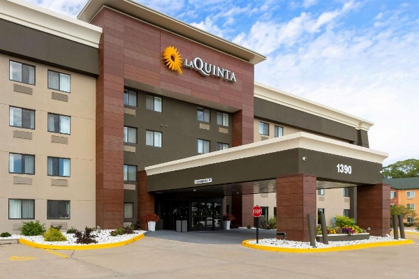 La Quinta Inn & Suites by Wyndham Des Moines West Clive image 2