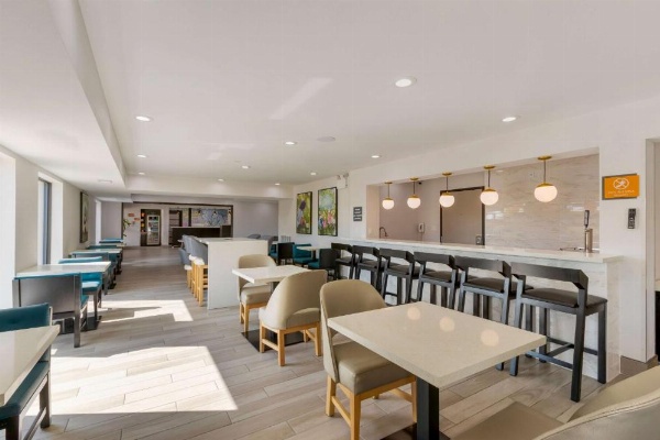 La Quinta Inn & Suites by Wyndham Des Moines West Clive image 21