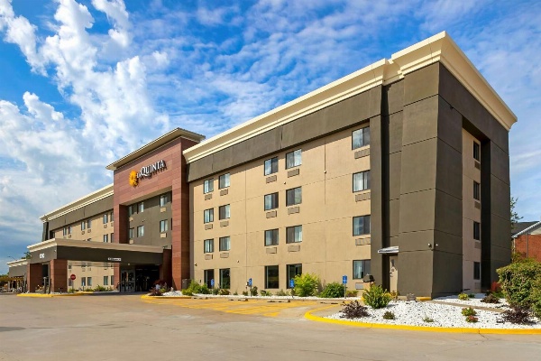 La Quinta Inn & Suites by Wyndham Des Moines West Clive image 4