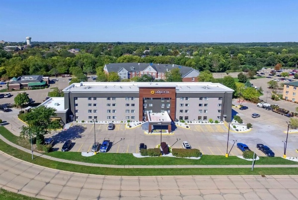 La Quinta Inn & Suites by Wyndham Des Moines West Clive image 8